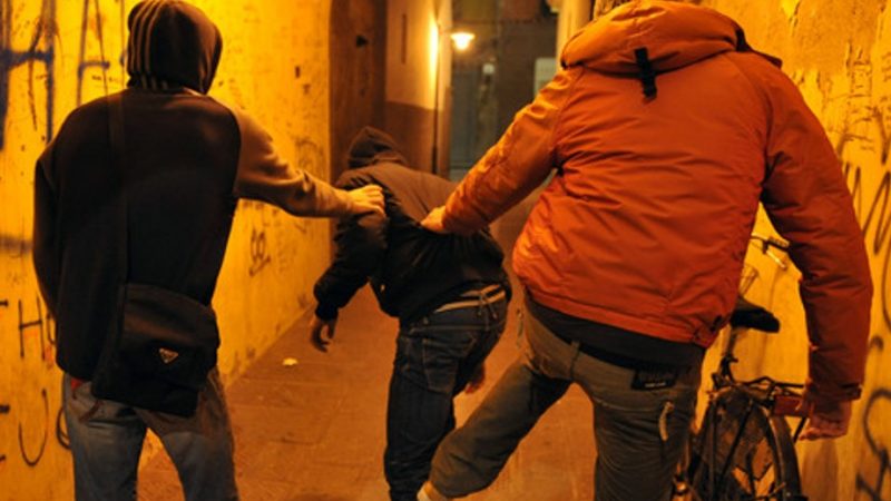 TORINO. Baby gang: denunciati due degli autori di rapina TORINO. Baby gang: denunciati due degli autori di rapina