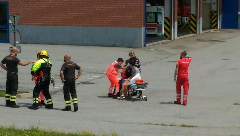 Fotogallery atterraggio di fortuna di un aereo nel letto del ... Un letto di fortuna