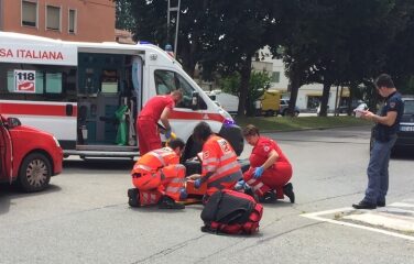 Scontro tra auto e scooter: interviene il 118