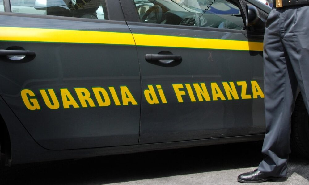 Attenti ai pezzi di ricambio per auto contraffatti. Maxi operazione della Guardia di Finanza che ha sequestrato circa 500mila parti di ricambio per auto, con le effigi contraffatte delle più note case automobilistiche nazionali e internazionali