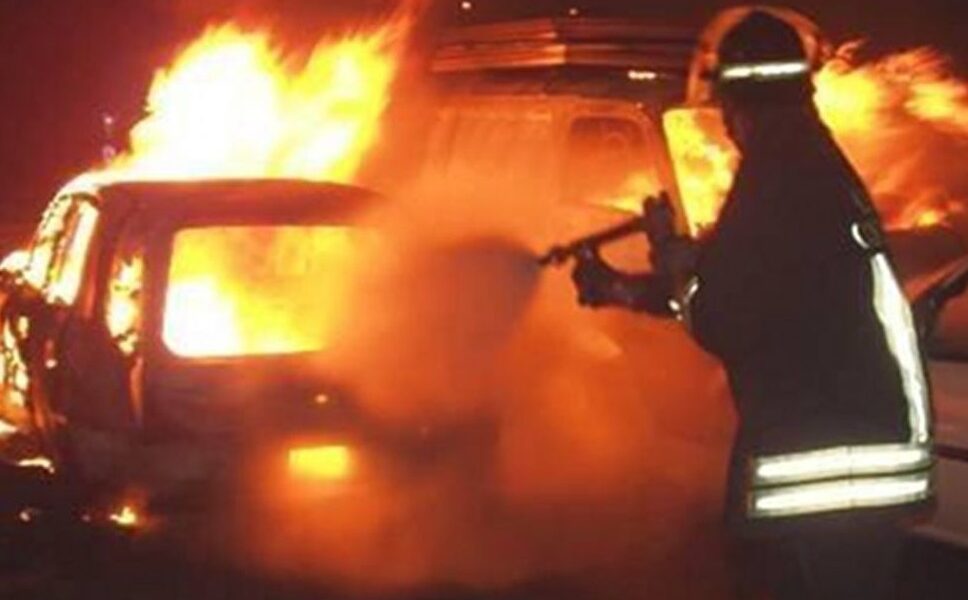 Auto in fiamme, paura a Cossato