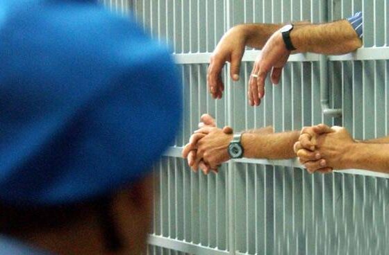 Test omosessualità a poliziotto, risarcito con 10mila euro. Un agente scelto di polizia penitenziaria ha presentato un ricorso al Tar del Piemonte ottenendo un indennizzo di 10mila euro per "danno morale".