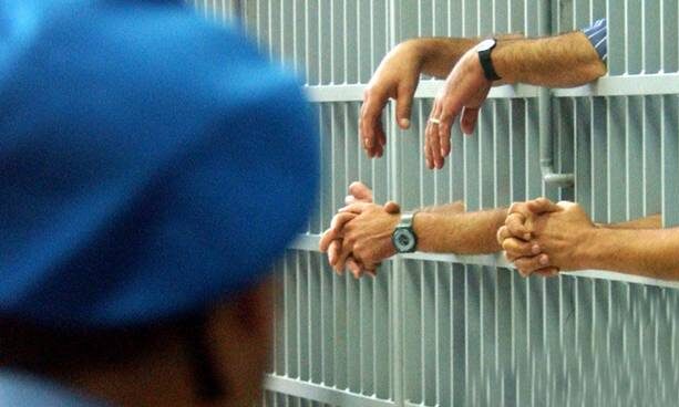Test omosessualità a poliziotto, risarcito con 10mila euro. Un agente scelto di polizia penitenziaria ha presentato un ricorso al Tar del Piemonte ottenendo un indennizzo di 10mila euro per "danno morale".