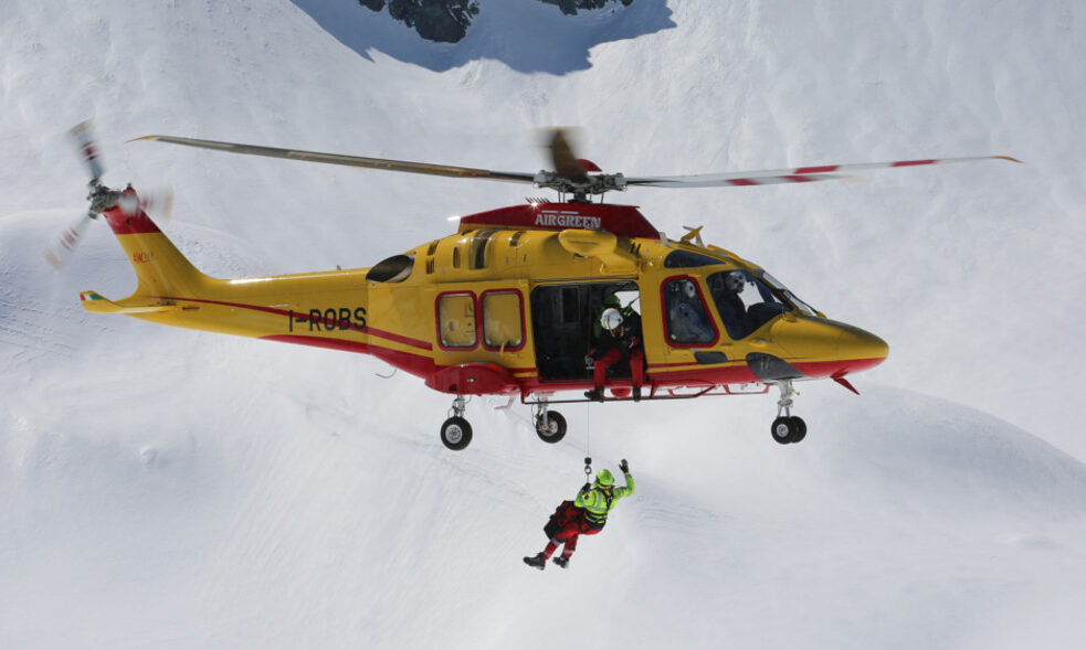 Tragedia sulle Alpi, muoiono cinque alpinisti. E' successo sul versate svizzero, lungo il percorso tra Zermatt e Arolla, nei pressi del Matterhorn.