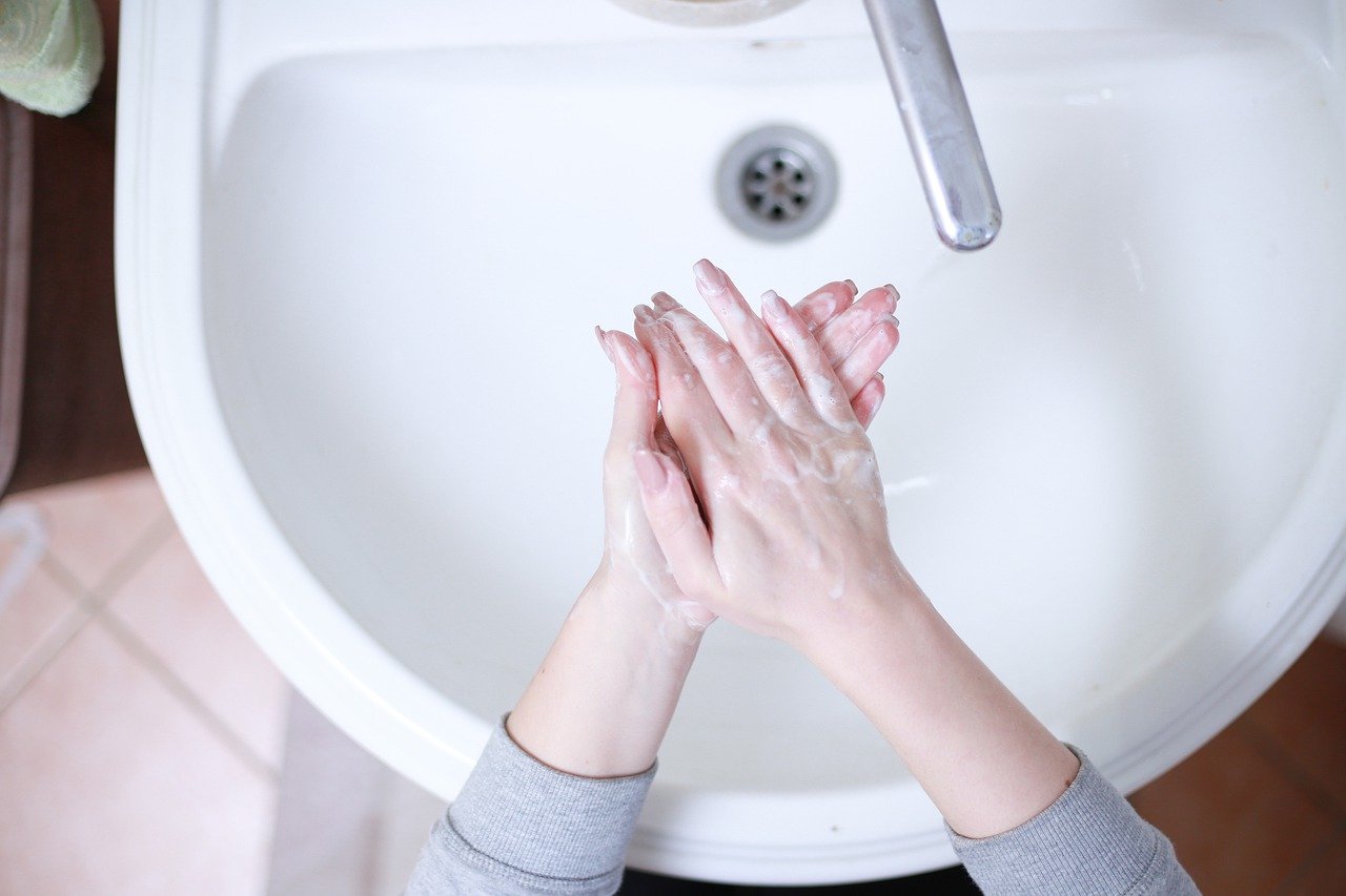 Lavarsi le mani (Pixabay)