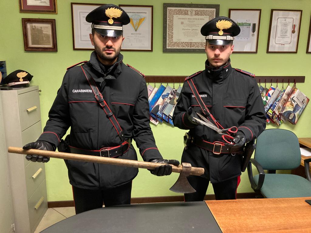 Minaccia carabinieri
