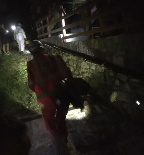 Ragazzini forzano una finestra per fare gli esploratori...
