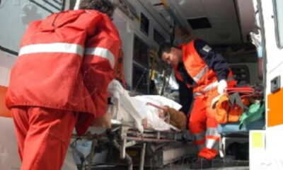 Uomini della Croce Rossa al lavoro