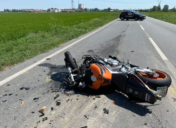 Scontro tra Jeep e moto: centauro ferito in ospedale