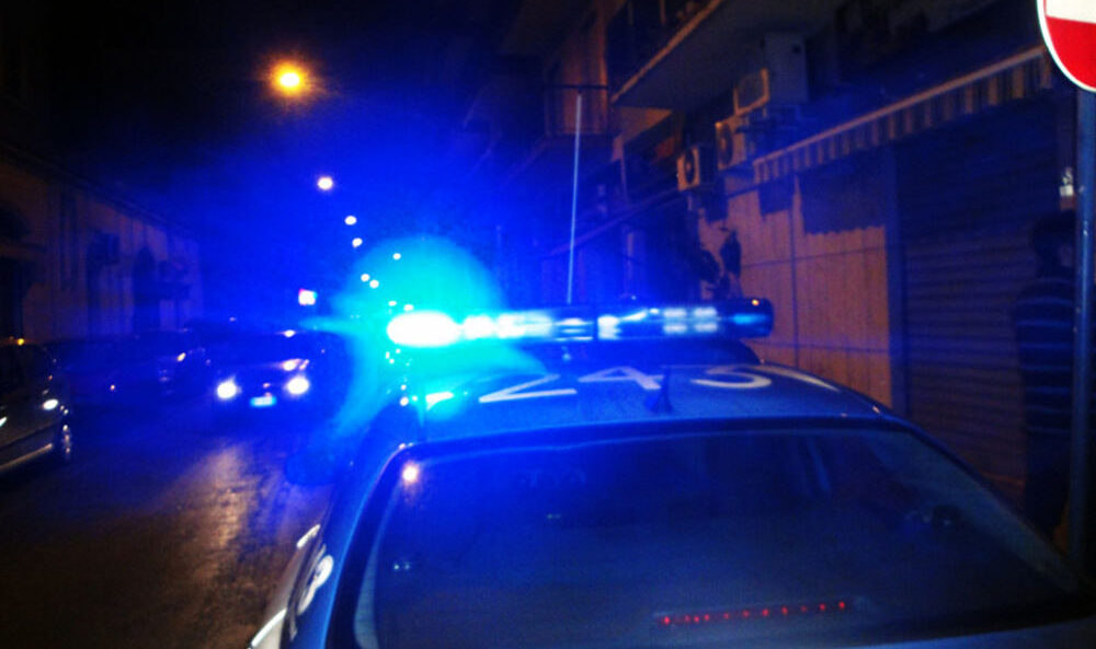 Si schiantano con l’Audi rubata e si danno alla fuga