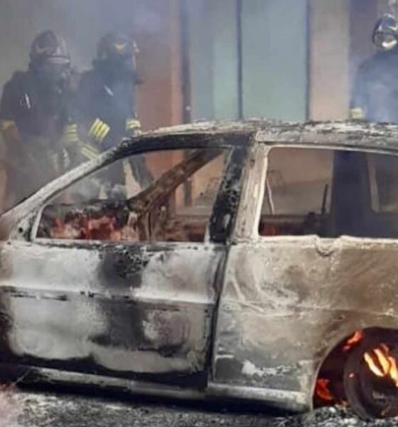 auto in fiamme