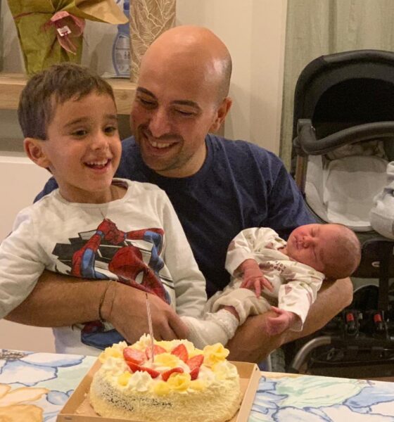 Partecipare è facile: basta inviare una fotografia accompagnata da una breve dedica al numero WhatsApp 331-86.10.314. Tutti i messaggi ricevuti verranno pubblicati sull’edizione del giornale in edicola mercoledì 18 marzo, così da sorprendere i papà con un pensiero che resterà nero su bianco