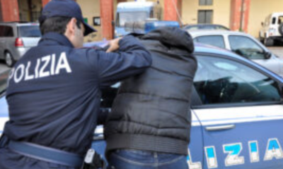 In auto con 30 grammi di hashish, due arresti. Sono stati fermati durante un normale controllo della Polizia mentre percorrevano in auto la strada provinciale che collega Biella a Cossato.