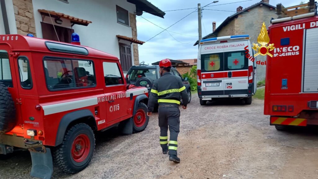 Sul posto sono intervenuti i vigili del fuoco del SAF (Speleo Alpino Fluviale) di Biella, i volontari di Ponzone e quelli del soccorso alpino. Presenti anche i sanitari del 118.