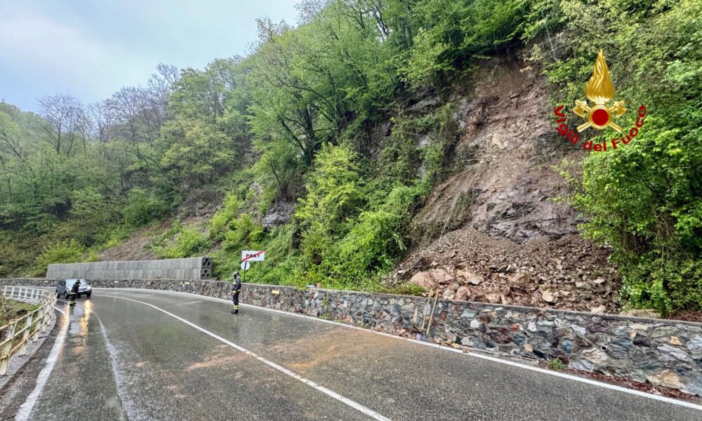 Chiusa per una frana la strada fra Pray e Ponzone. Questa mattina, poco dopo le 8:45, i vigili del fuoco del distaccamento di Ponzone sono intervenuti sulla provinciale 200 della Valfredda tra Pray e Ponzone per uno smottamento che interessava la sede stradale.