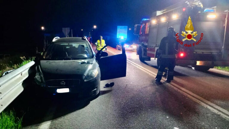 Auto fuori strada, un ferito a Cossato. Ieri sera, poco dopo le ore 22, i vigili del fuoco di Biella e i volontari del distaccamento di Cossato sono intervenuti sulla strada provinciale 232.