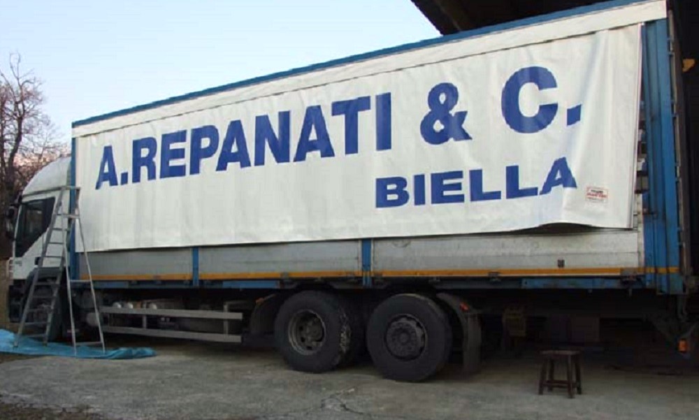 Biella piange Silvio Repanati imprenditore dei trasporti travolto da un'auto. L'incidente è stato causato da una Mercedes guidata da un ventiduenne di Vigliano Biellese. Le condizioni dell'uomo sono state giudicate disperate fin da subito.