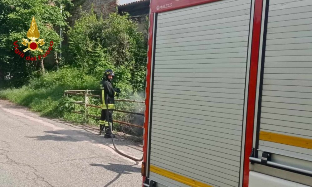 Sterpaglie in fiamme a Chiavazza