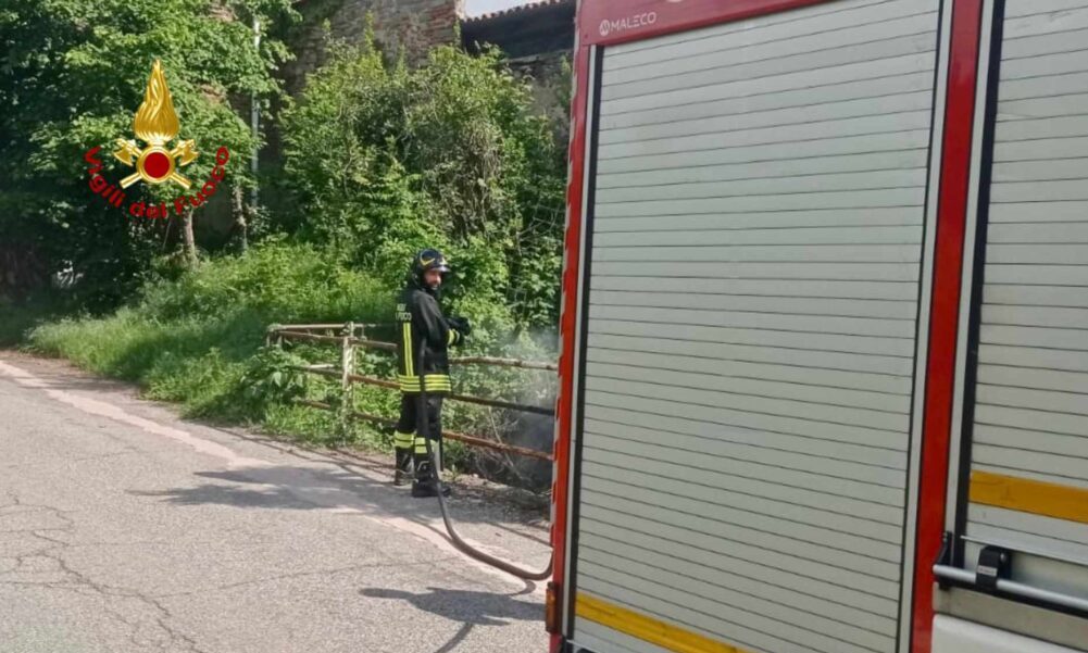 Sterpaglie in fiamme a Chiavazza