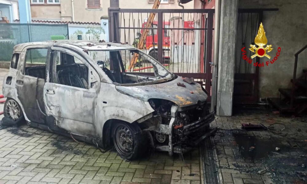 AUTO IN FIAMME