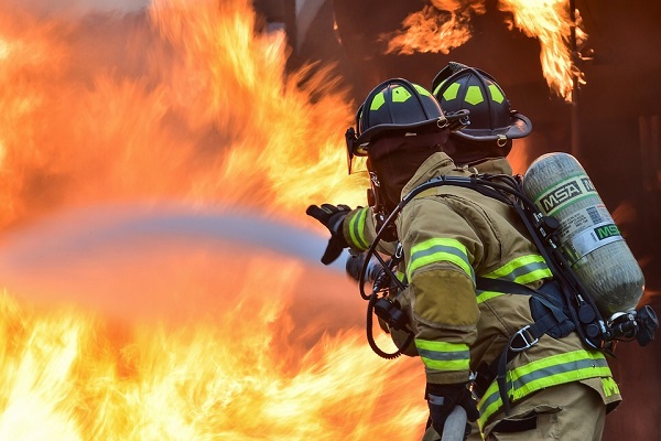 palazzina evacuata per l'incendio