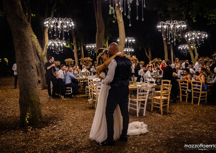 Irrompe alla festa di matrimonio protestando per la musica troppo alta