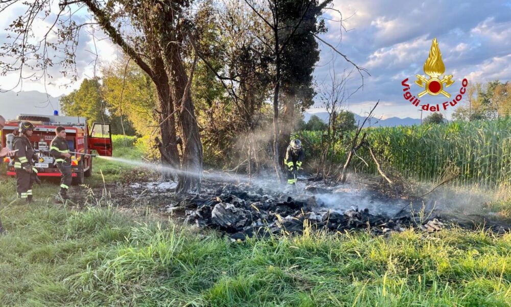 Da Benna si alza un'alta colonna di fumo