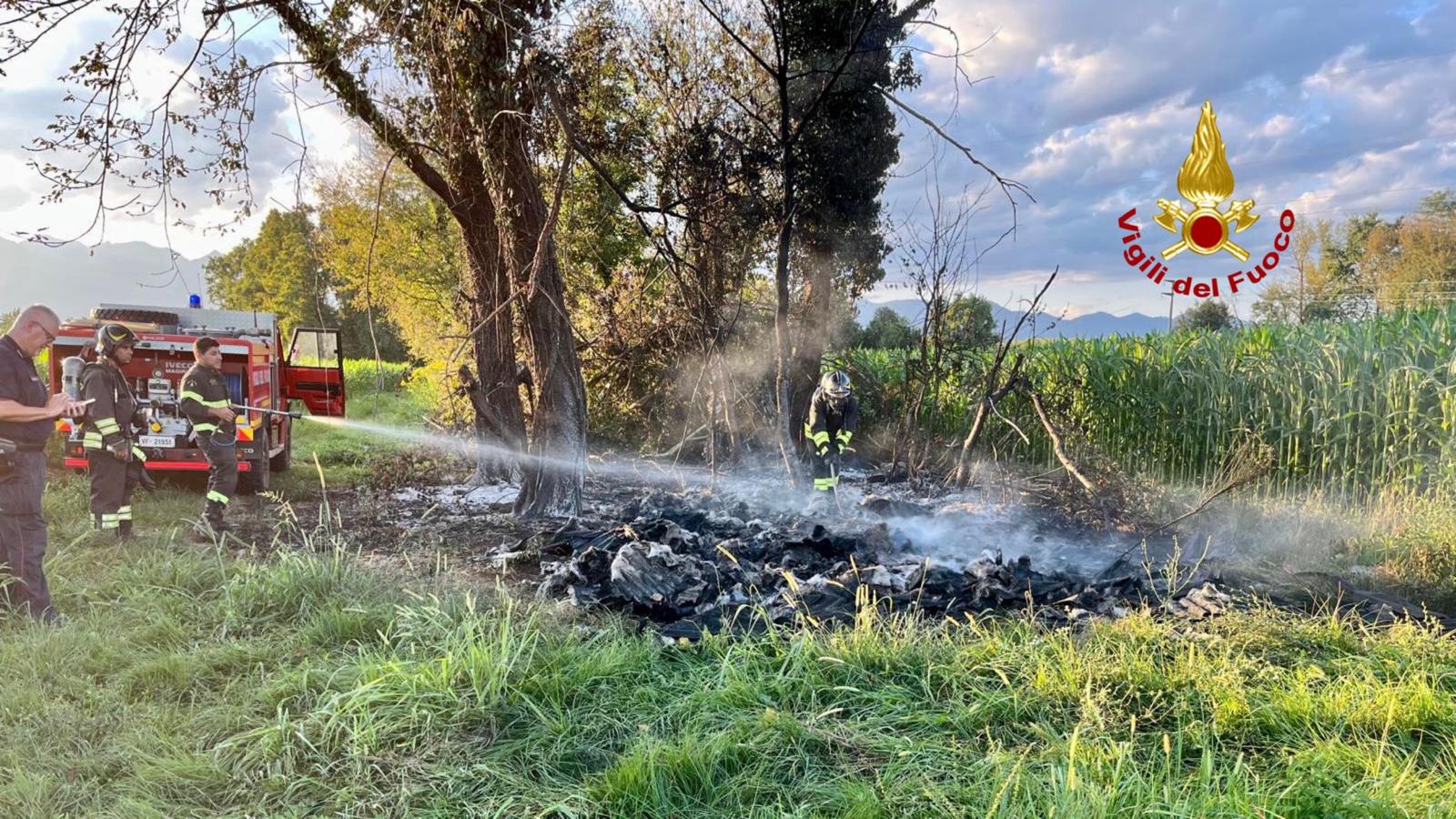 Da Benna si alza un'alta colonna di fumo