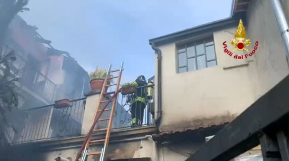 Un rogo le ha distrutto la casa