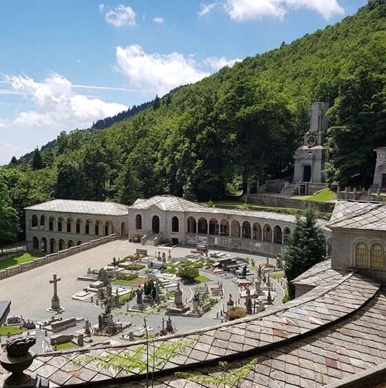 alla scoperta del cimitero di oropa