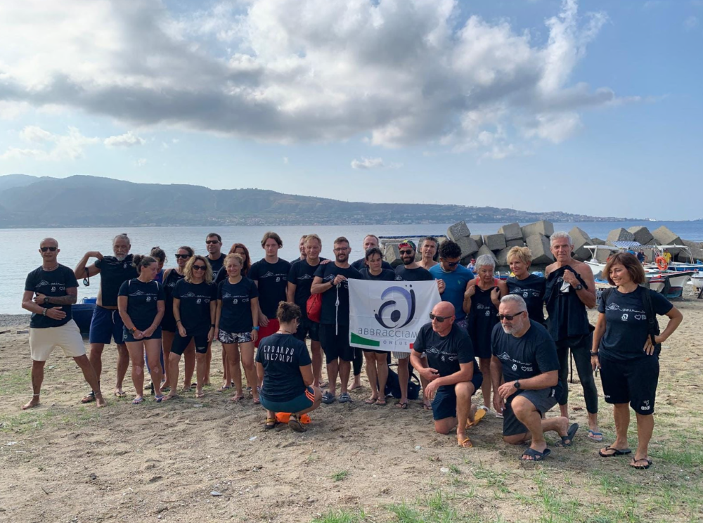 attraversa a nuoto lo stretto di messina per solidarietà