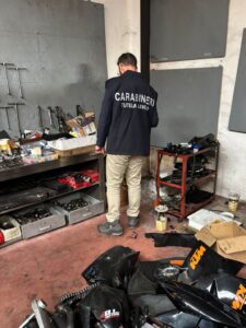 Carabinieri scoprono officina abusiva