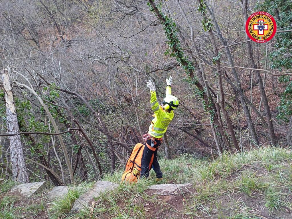 Cacciatore cade nel bosco