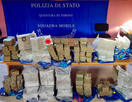 Sequestrati 234 chili di droga