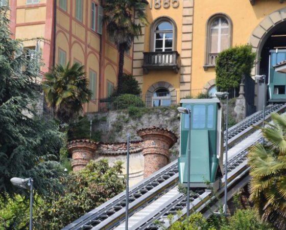 la funicolare si blocca di colpo
