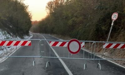 Pali pericolanti, chiusa la strada di Castelletto Cervo - FOTOGALLERY