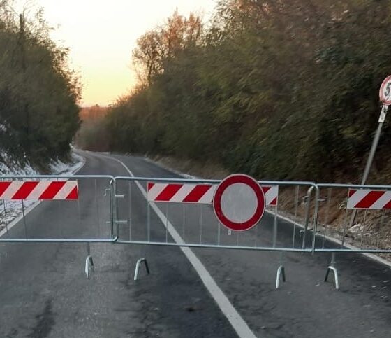 Pali pericolanti, chiusa la strada di Castelletto Cervo - FOTOGALLERY