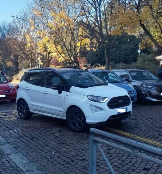 Auto in fuga dalla polizia