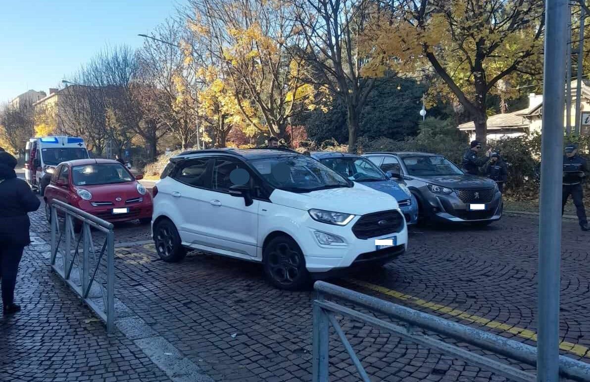 Auto in fuga dalla polizia