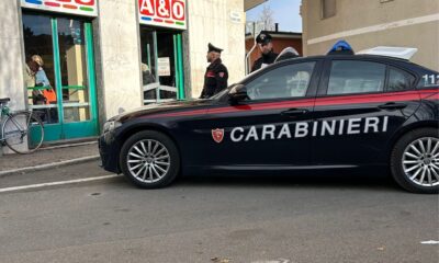 Ruba alcolici all'A&O, spintona con violenza la cassiera e scappa