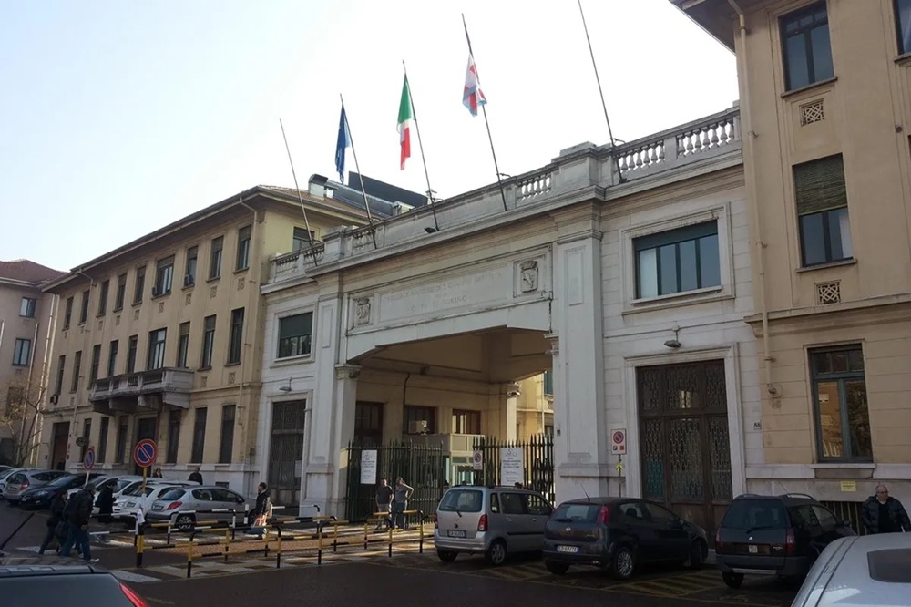 violenta una paziente in ospedale