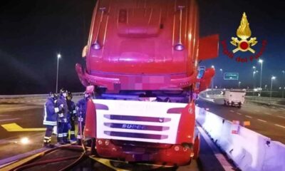 camion in fiamme