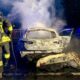 automobile avvolta dalle fiamme