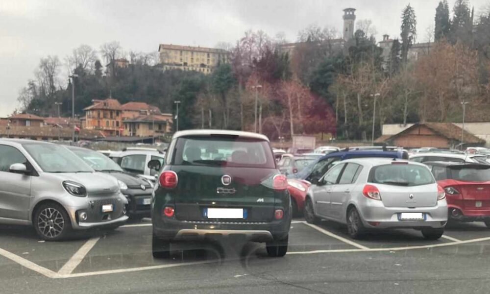 Bisogna insegnare ai biellesi a parcheggiare