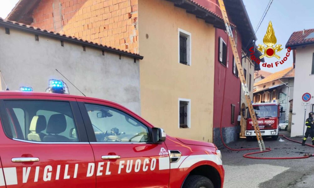 incendio in una casa di candelo