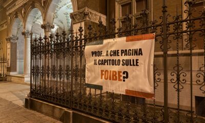 Striscioni sulle foibe