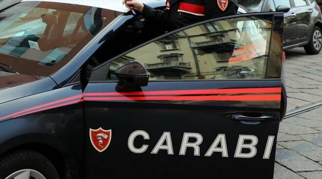 carabinieri salvano una donna