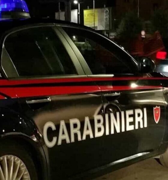 Cerca di disfarsi della droga