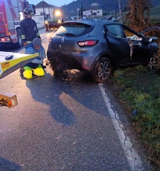 Con l’auto si schianta contro due cavalli, giovane in condizioni disperate