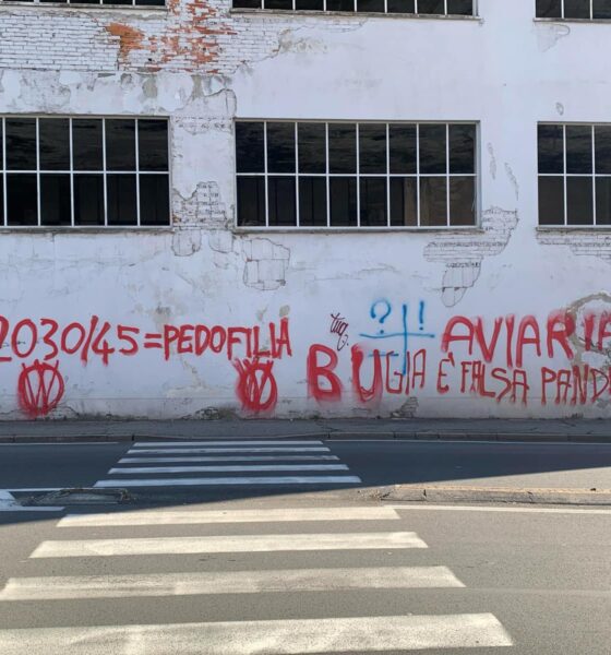 Scritte complottiste